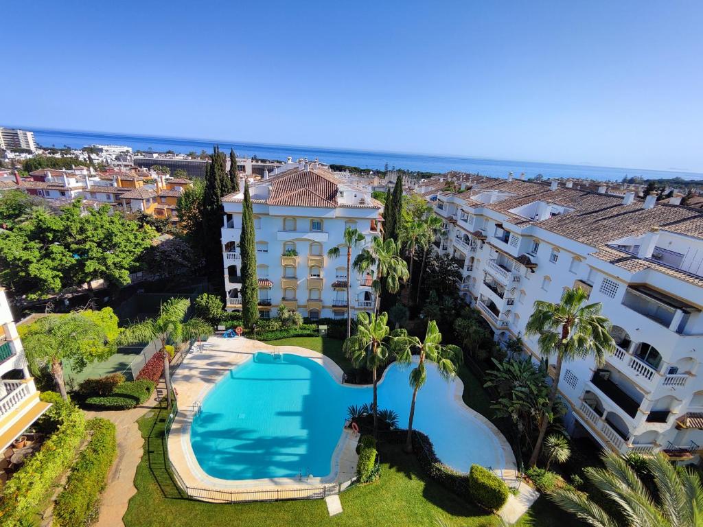 ✰ Luxurious 5 Bedroom PENTHOUSE. Sea Views. Hot Tub. BBQ. Golden Mile - 2