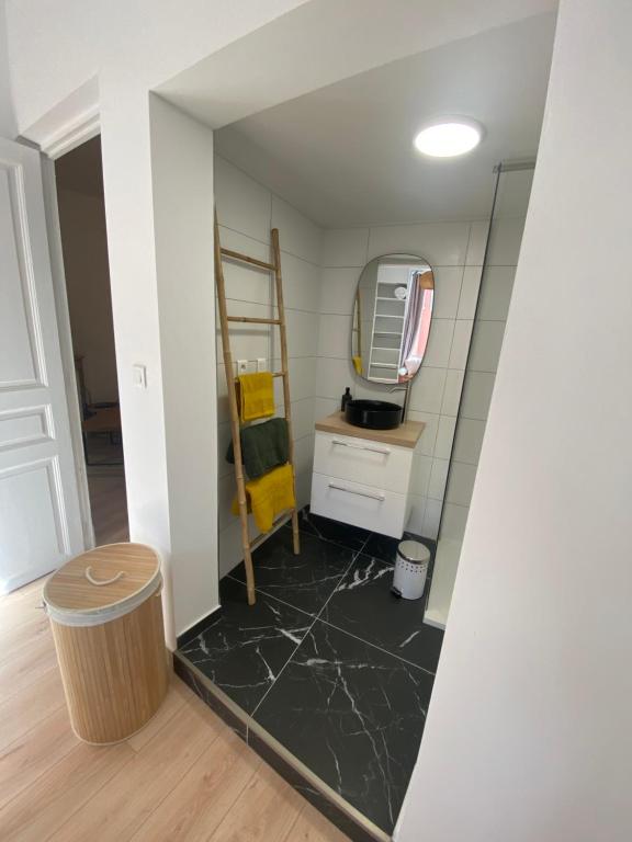 F2 Glamour Centre ville historique - 4