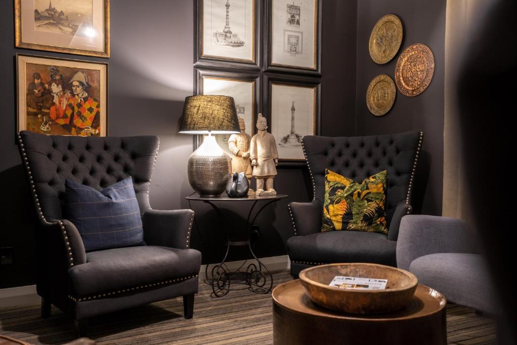 Shared lounge/TV area