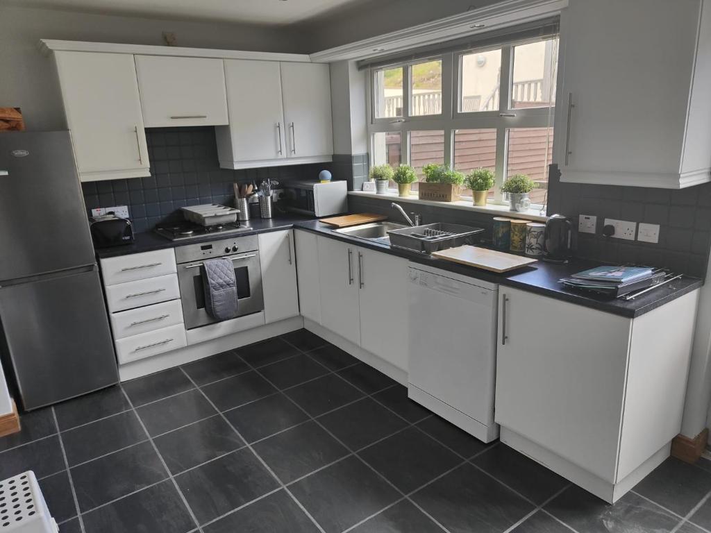 Castleview Large 3 Bedroom Family House - Glenarm photo 4
