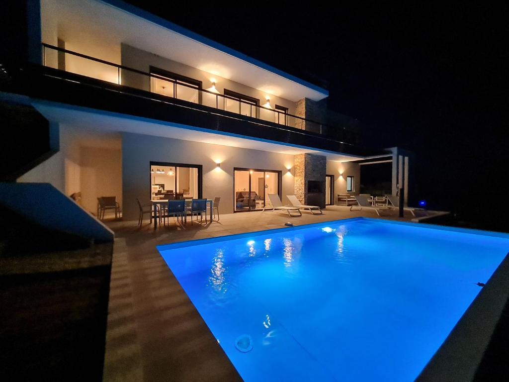 Espace Culturel Sainte Lucie De Porto Vecchio Villa Marcaléone Corse du Sud - Villa à Sainte-Lucie-de-Porto-Vecchio en  Corse du sud (2A), 2 km de Porto-Vecchio