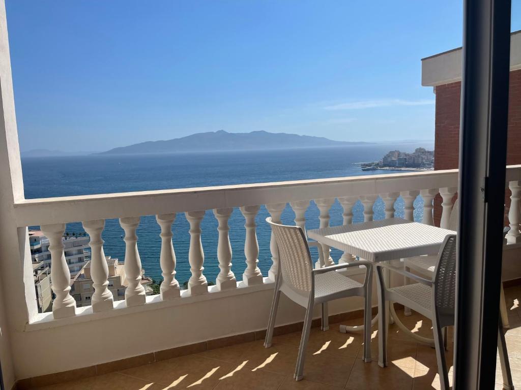 Max's apartment, Sarandë