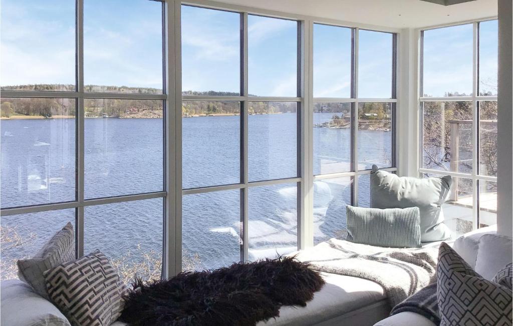 Awesome home in Stocksund with Sauna, WiFi and 3 Bedrooms photo