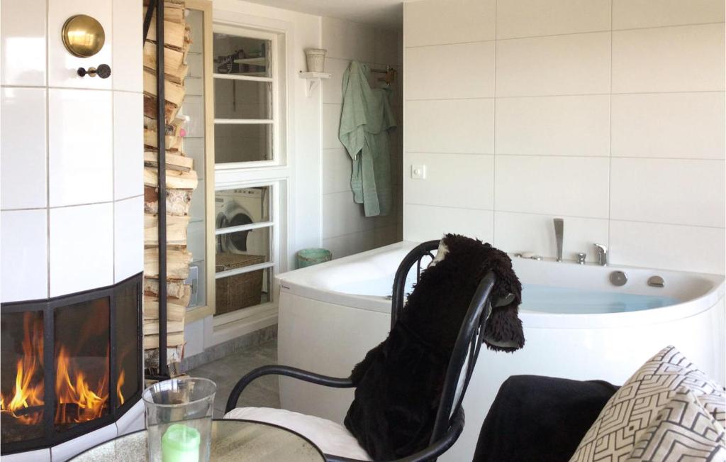 Awesome home in Stocksund with Sauna, WiFi and 3 Bedrooms photo
