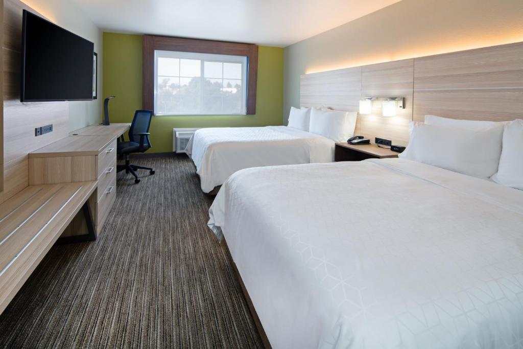 Holiday Inn Express Hotel & Suites Watsonville photo