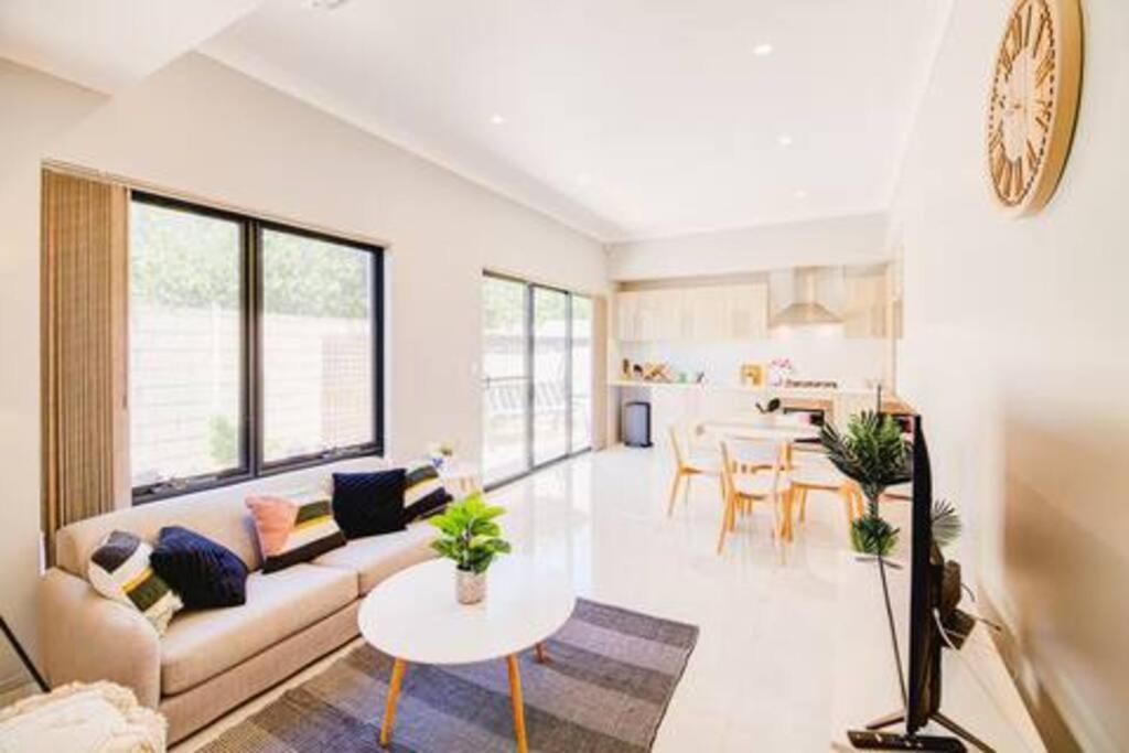 Fully-equipped Apartment with Unlimited Wifi Netflix Free Parking Enjoy Walk to Swan River — Hotel in Perth