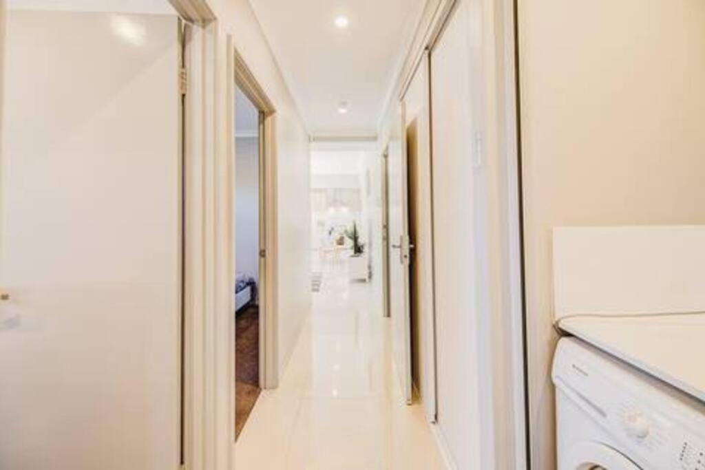 Fully-equipped Apartment with Unlimited Wifi Netflix Free Parking Enjoy Walk to Swan River photo