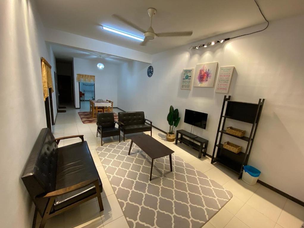 Medina Homestay Chukai Kemaman — Hotel in Chukai