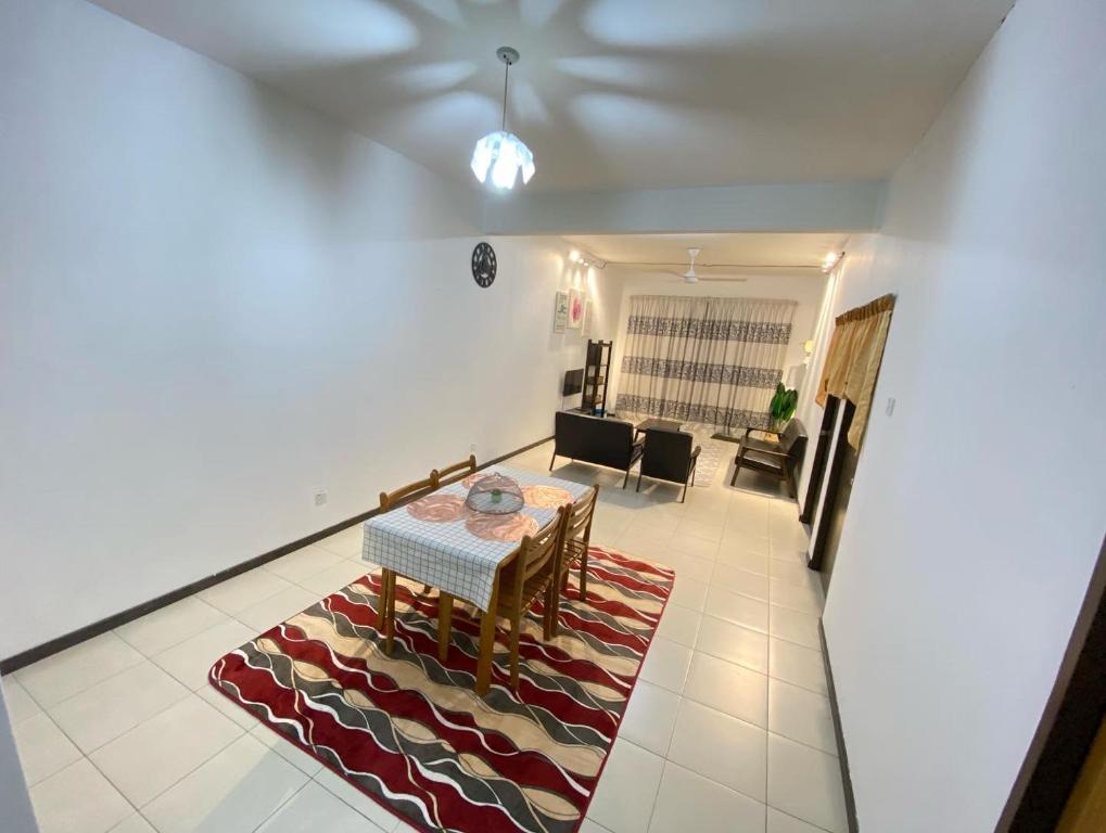 Medina Homestay Chukai Kemaman photo