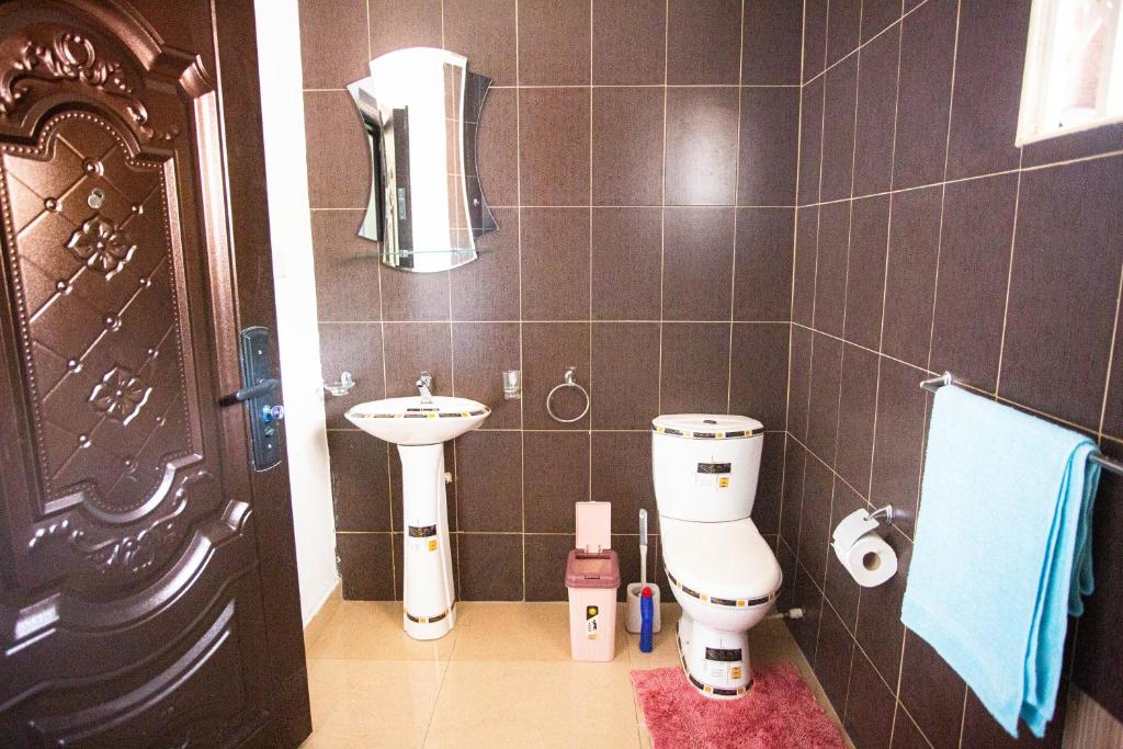 Accra Luxury Homes @ East Legon photo