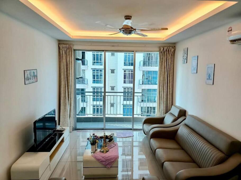 A0905 /D 'Ambience /3BR 6Pax /NetflixWIFI By STAY — Hotel in Johor Bahru
