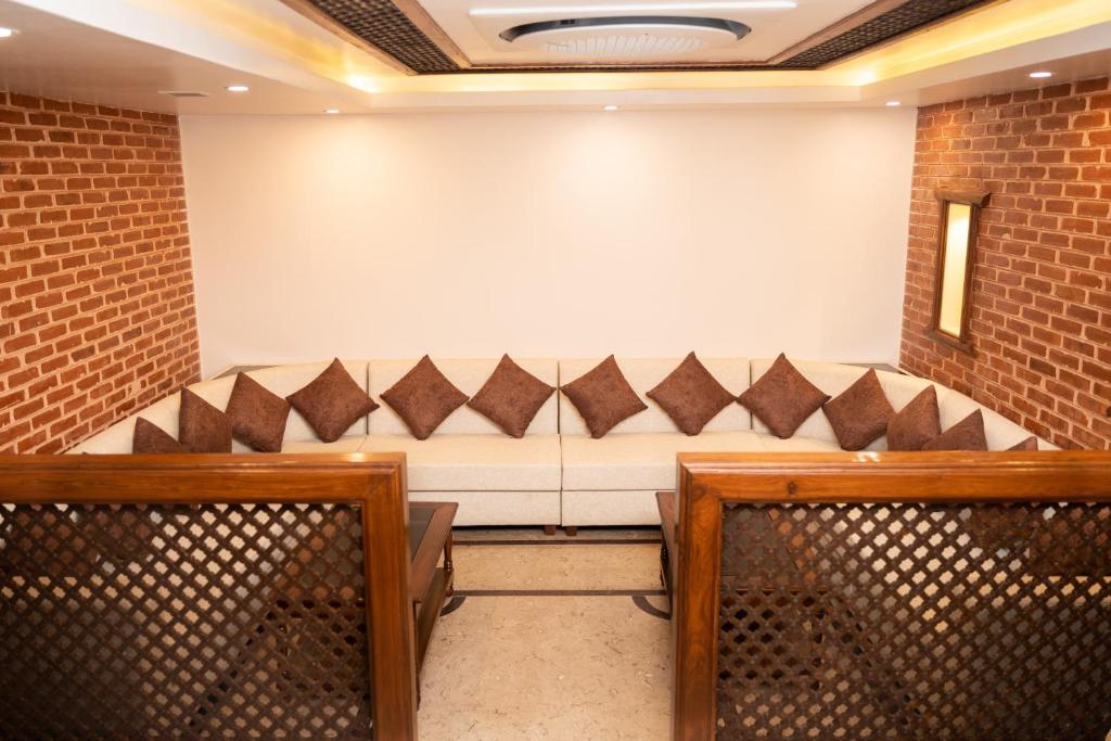 Hotel KailashKutee photo