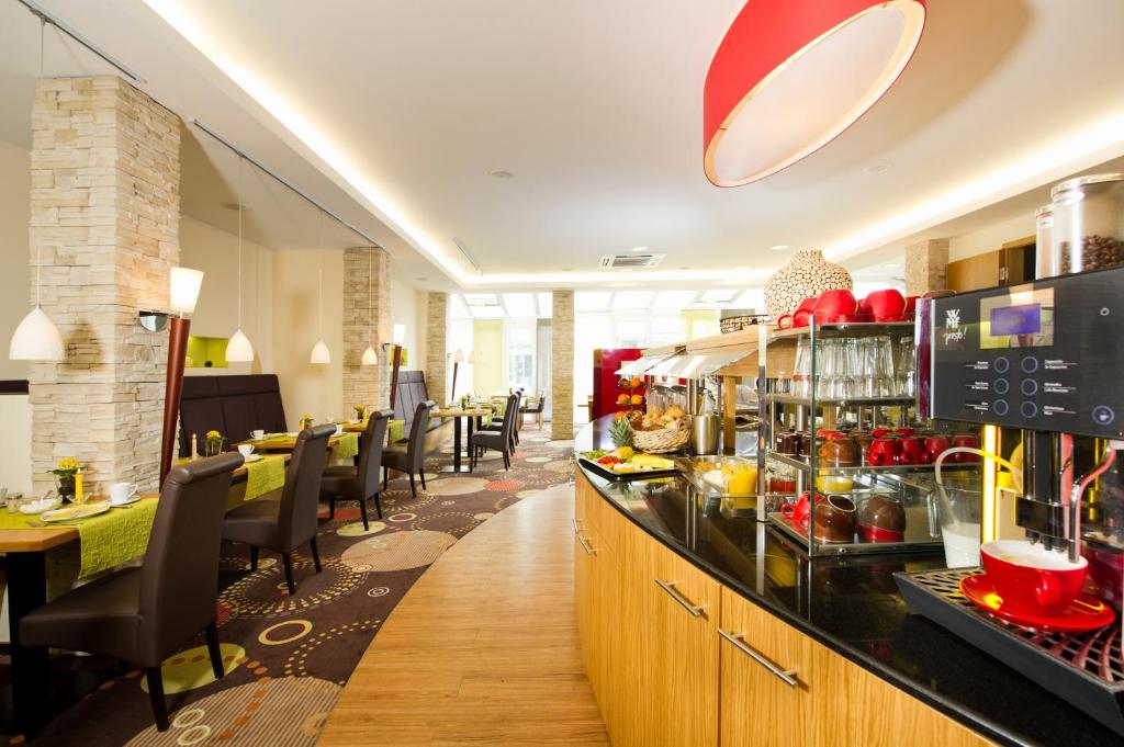 3. Hotel St..