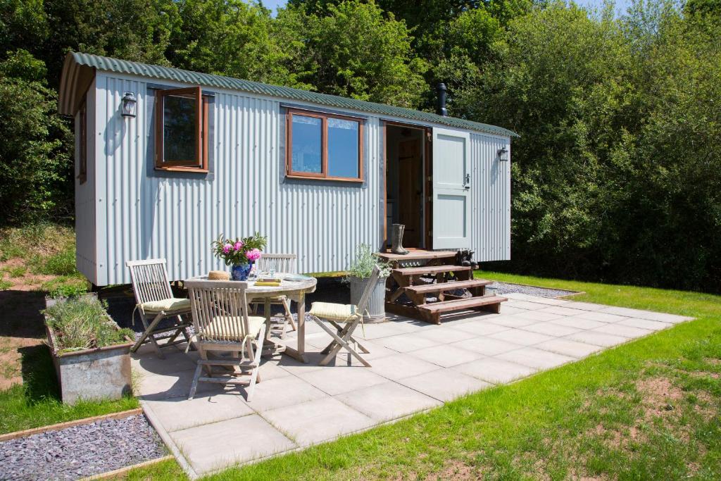 Little Idyll Shepherds Hut, Willington photo 7