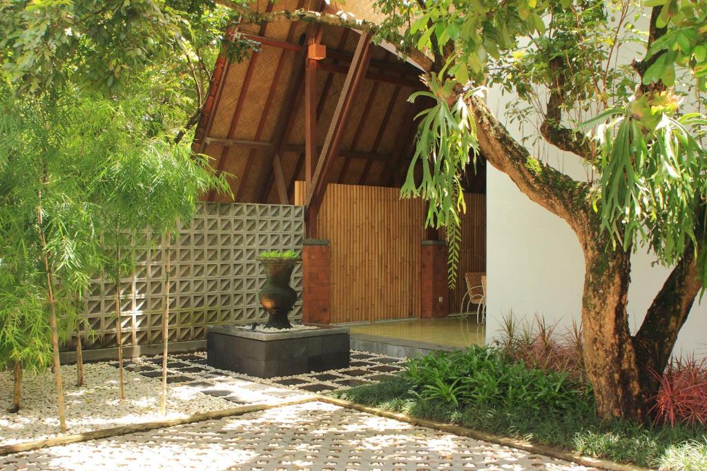 Komoreya Guesthouse — Hotel in Yogyakarta