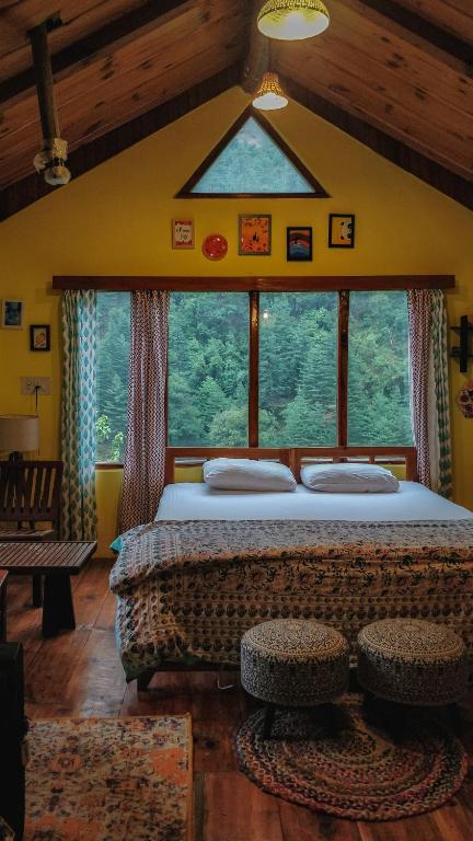 The Whispering Woods, Tirthan Valley — Hotel in Gushaini