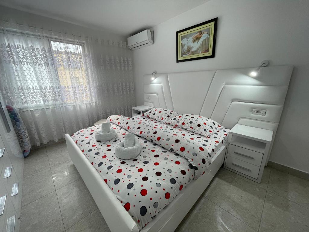 ROMANCE Apartments — Hotel in Tirana