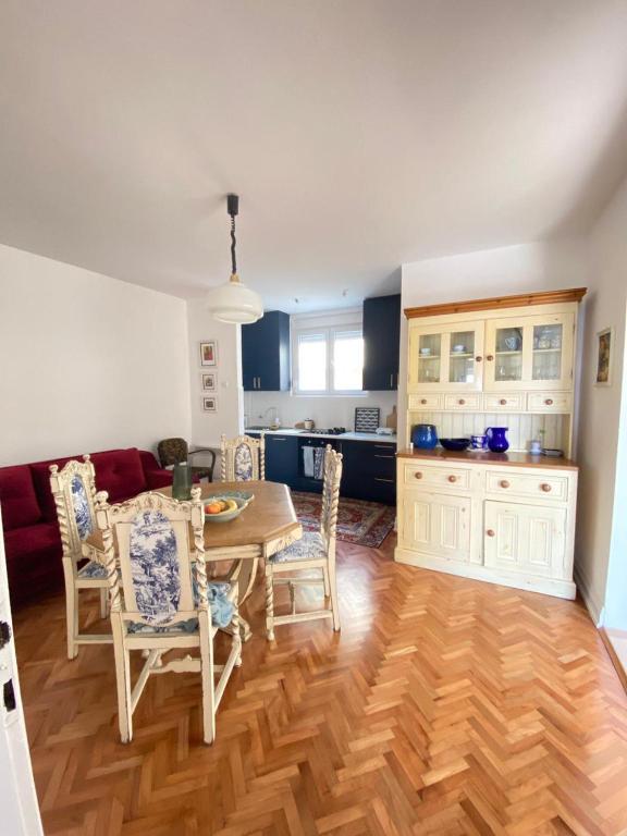 Lovely and peaceful vintage apartment near beach - 4