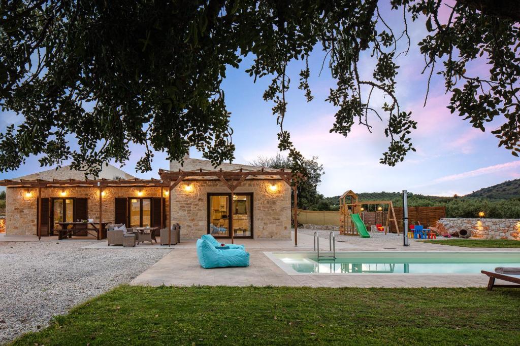 Unique, stonebuilt, rural villas with private pools!, Melidhónion