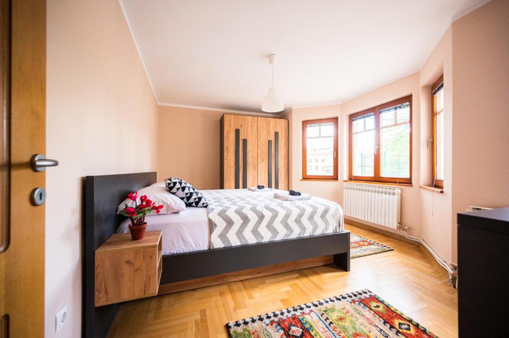 Spacious & Modern Apartments- Old Town - 2