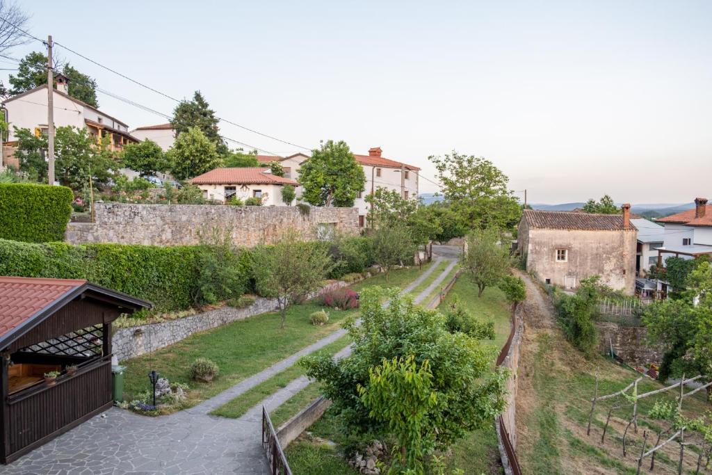 Apartma ODDIH, Dutovlje