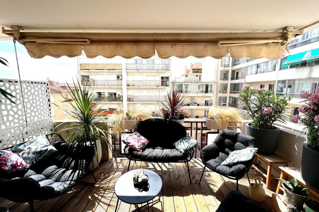 Le Meissonnier bright apartment with terrace - 2