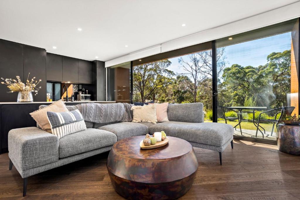 Lithic 2 - lovely bush views, Hepburn Springs