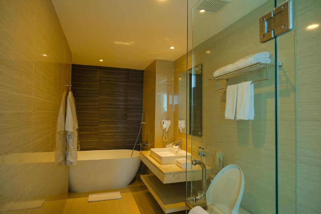 Platinum Adisucipto Hotel & Conference Center Jogja - Mewah dengan Pemandangan Kota