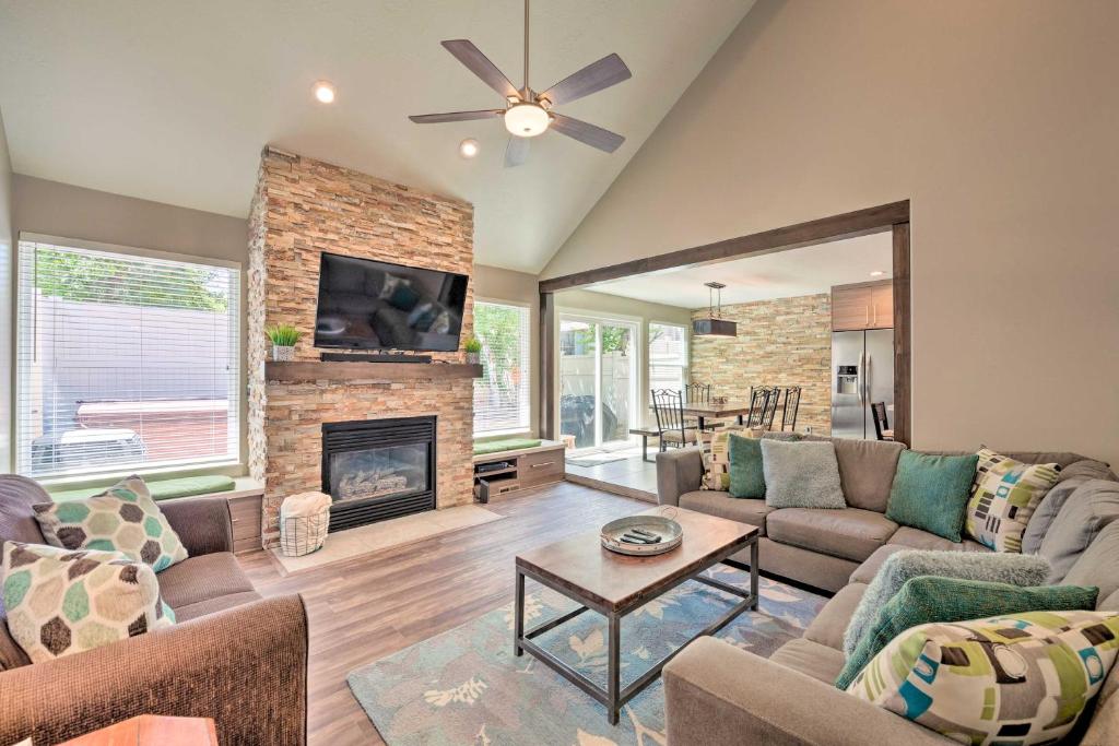 Wasatch R and R Townhome with Grill about 11 Mi to Alta!, Cottonwood Heights