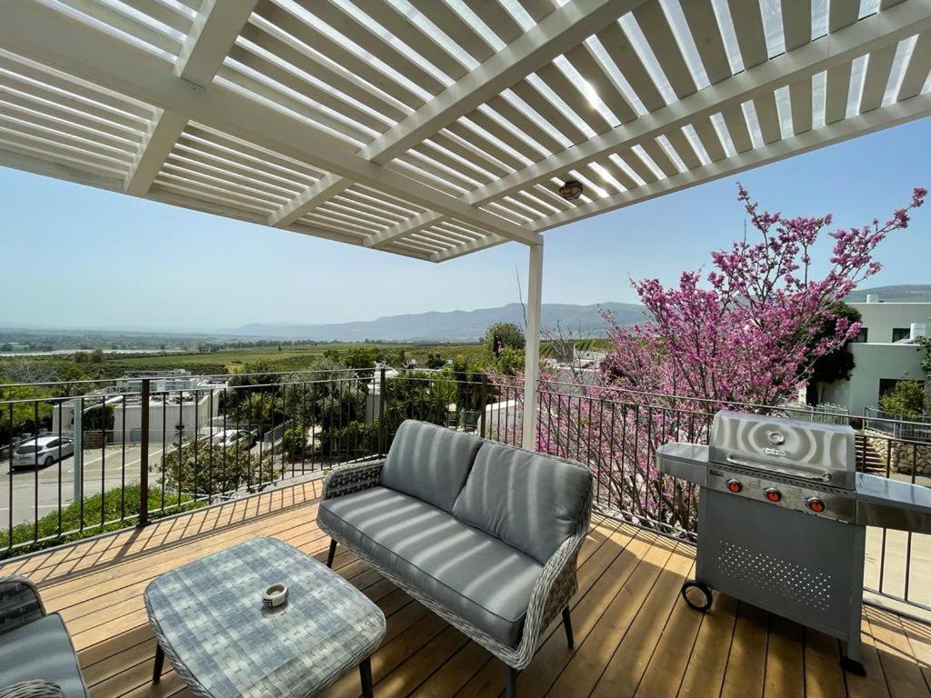 Kalimera View, Ma‘yan Barukh