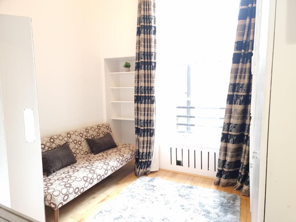 F8-Mezzanine 1st Floor Flat Fits 3 Near Paddington — Hotel in London