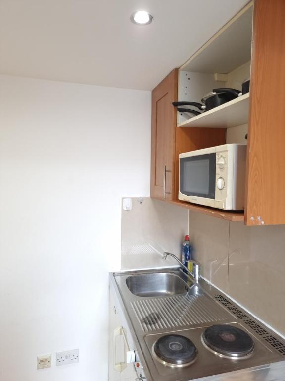 F8-Mezzanine 1st Floor Flat Fits 3 Near Paddington photo