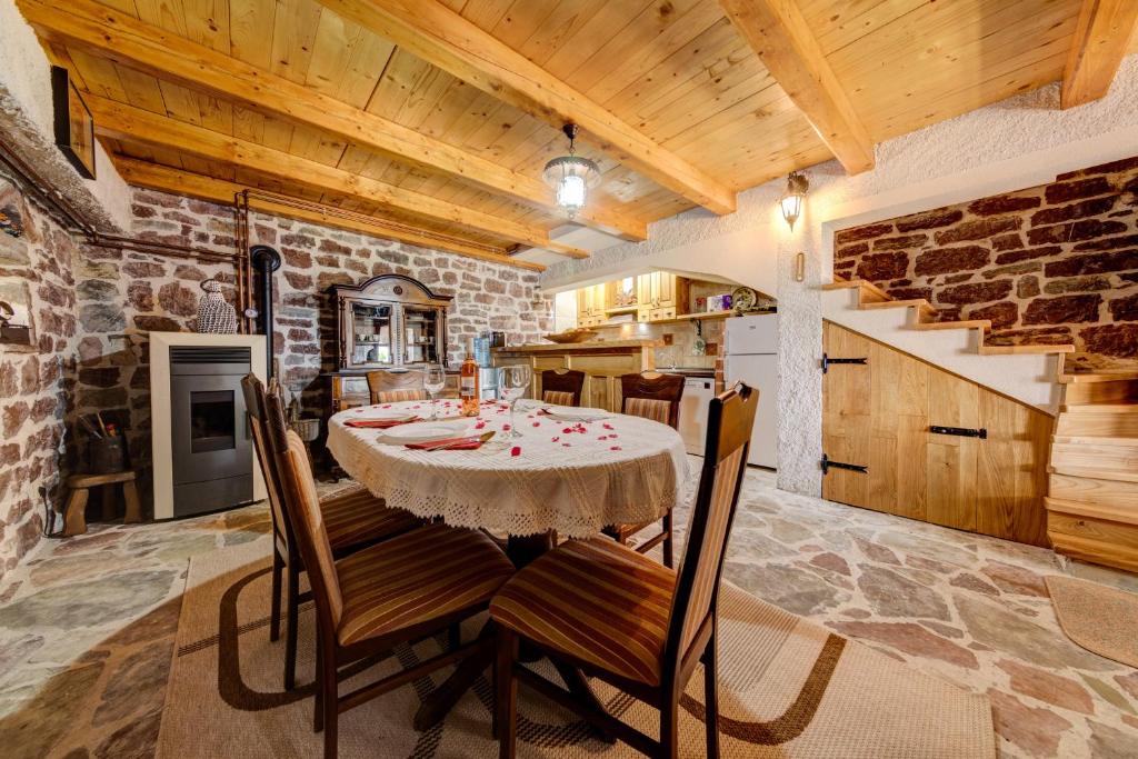 Old Stone House Villas - 5