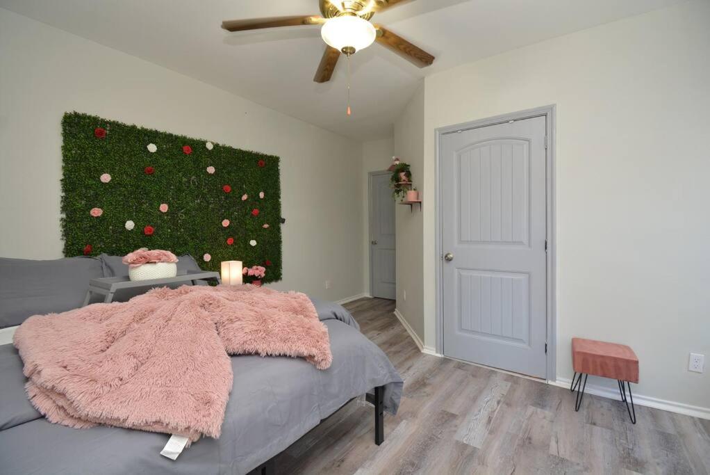 SuperValue Suite #8 @ East End Revitalized, Houston