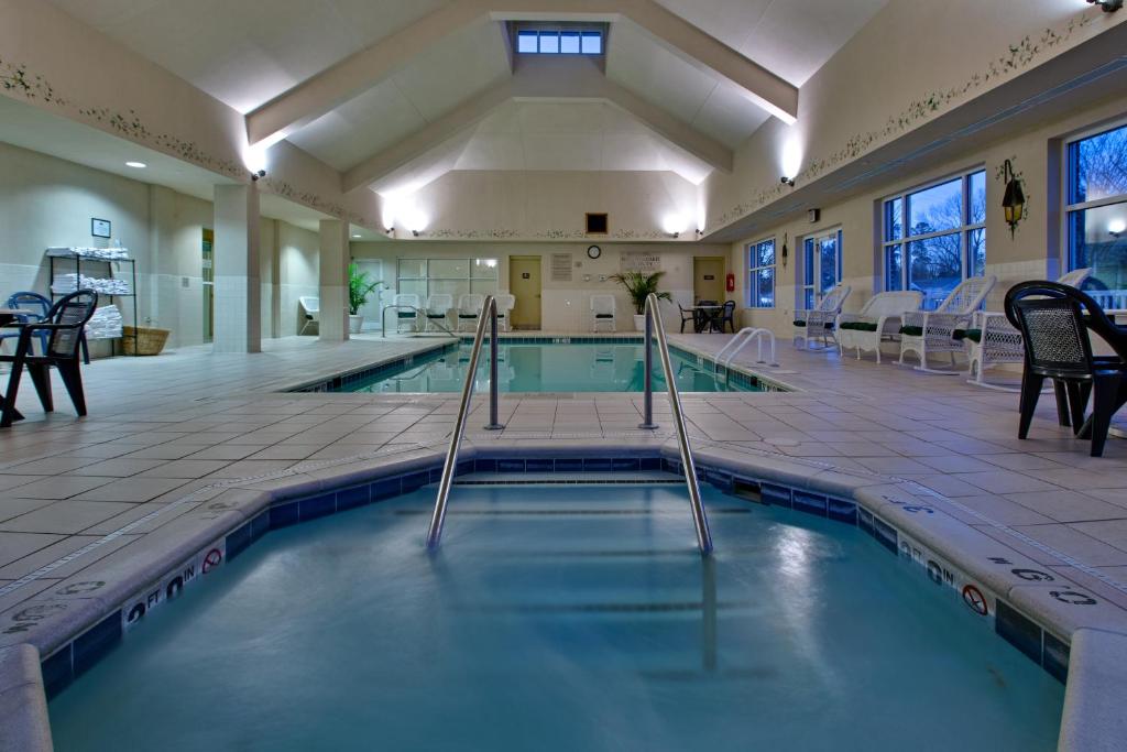 Country Inn & Suites by Radisson, Williamsburg Historic Area, VA photo