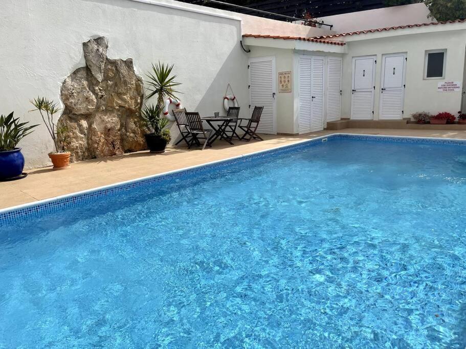 2 bed apt mountains and costal views with pool, Pafos