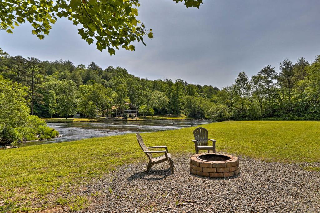Peaceful Murphy Retreat with Grill and River Views!