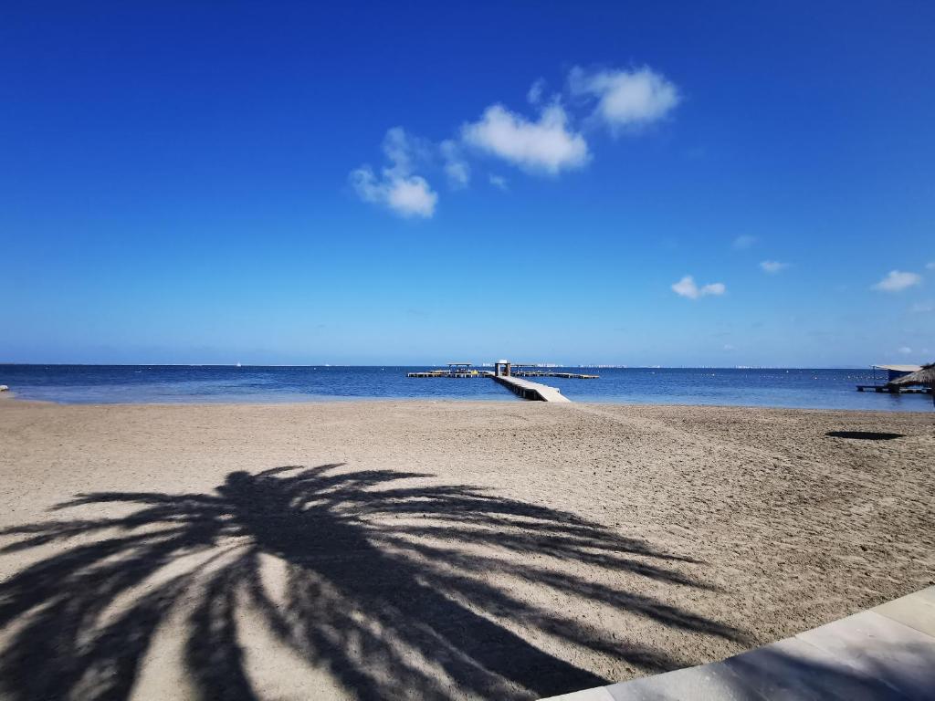Unifamiliar con jardín, cerca del Mar