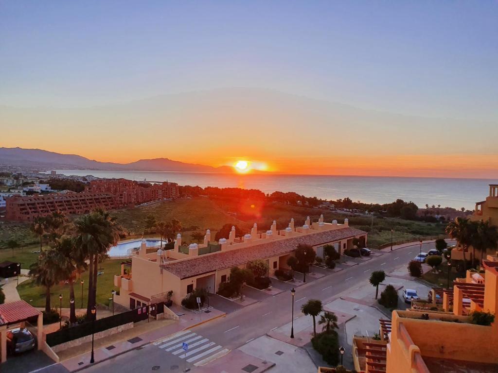 3 Bed Penthouse - Sleeps 8 - Pool - Sea View - 3