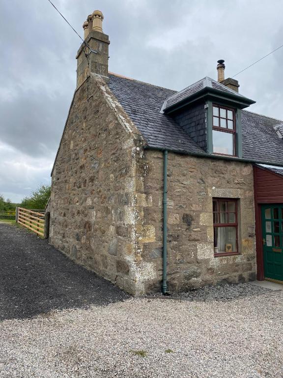 Quirky Highland Cottage with Stunning Views, Wester Fearn