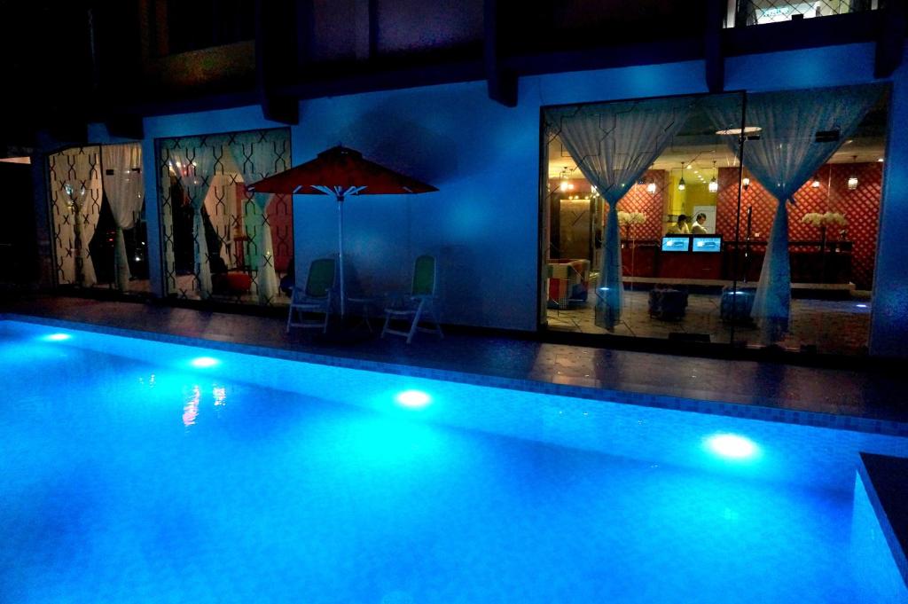 Swimming pool