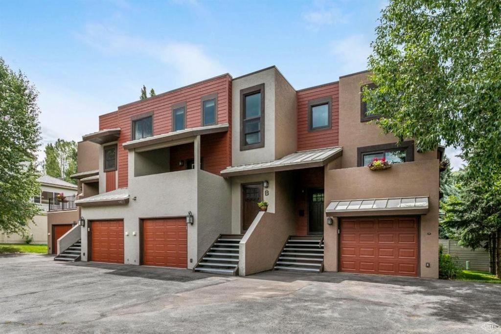 Altitude Escape, Avon