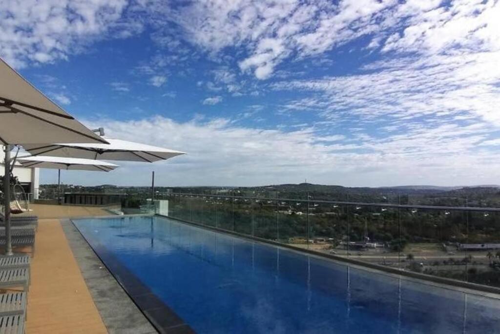 Menlyn Maine High Rise 1-Bedroom Luxury Apartment photo