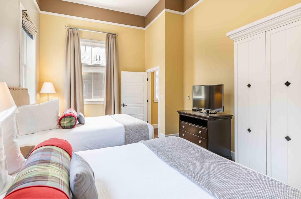 Double Queen Suite with Balcony - Disability Access