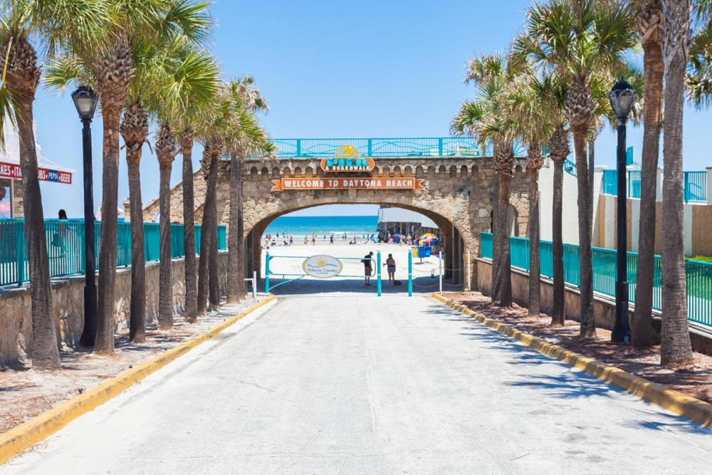 Beach Condo Beach Front, Huge Outdoor Pool, Heated Indoor Pool, Kiddie Pool, Tiki Bar photo