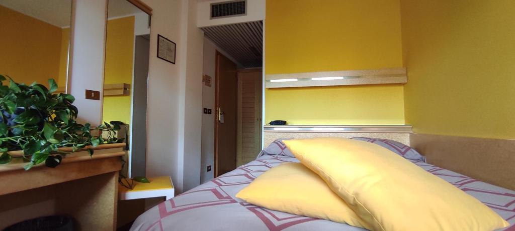 Hotel Antares photo