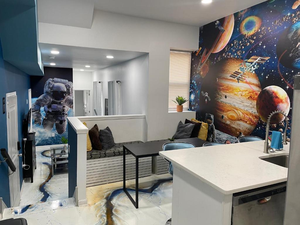 The Space Place - 2 Bedroom Apt with Memory Foam Mattresses built for relaxation