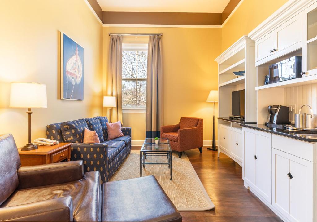 King Room with Sitting Area and Balcony