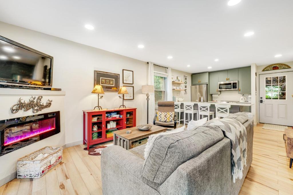 Upper Holiday H132, Beech Mountain