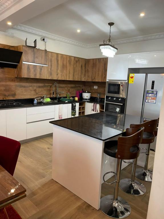 Luxury Two Bedroom self-catering apartment for short or long stays photo